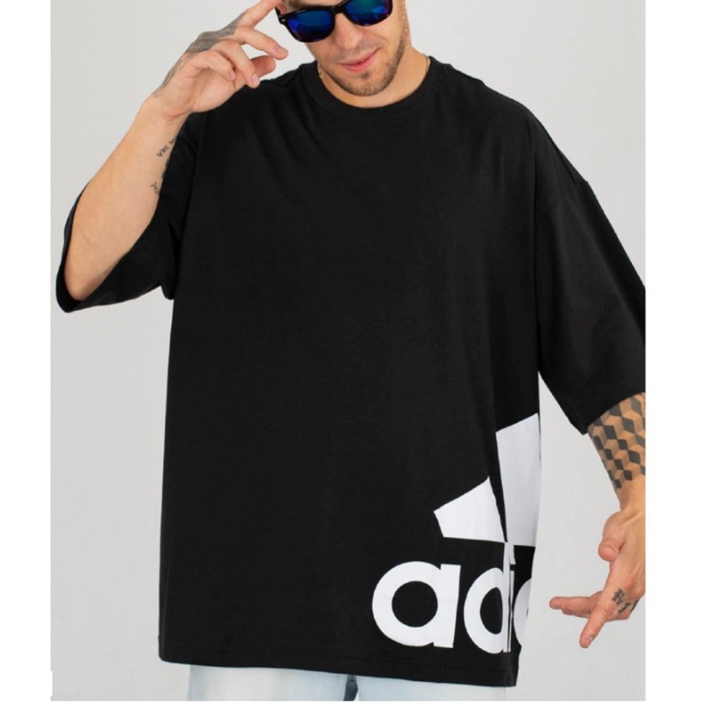 Adidas badge boxy graphic short sleeve tee mens Size Large